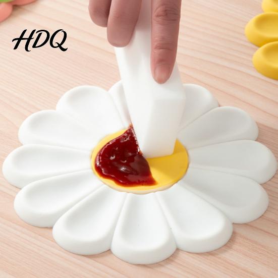Spill Resistant Placemat Flower Shape Placemat Non-Slip Heat Table Mat Anti-Scald Hot Burr-free Pot Holder for Bowls Cups Pots Dining Mat