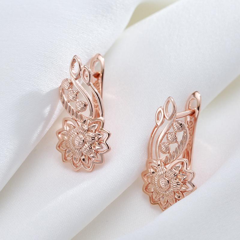 Nowe Kolczyki wiszące w kolorze Rose Gold dla Kobiet Nietypowe Metalowe Rzeźby Kwiatowe Kolczyki Modna Etniczna Biżuteria Vintage