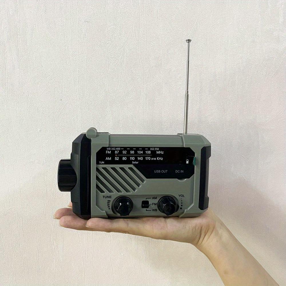 

Многофункциональный фонарик, питание с ручным управлением, солнечная батарея, зарядка через USB, сухая батарея, четыре способа зарядки, настольная лампа, AM/FM-радио, аварийный проблесковый маячок джунглях зеленый