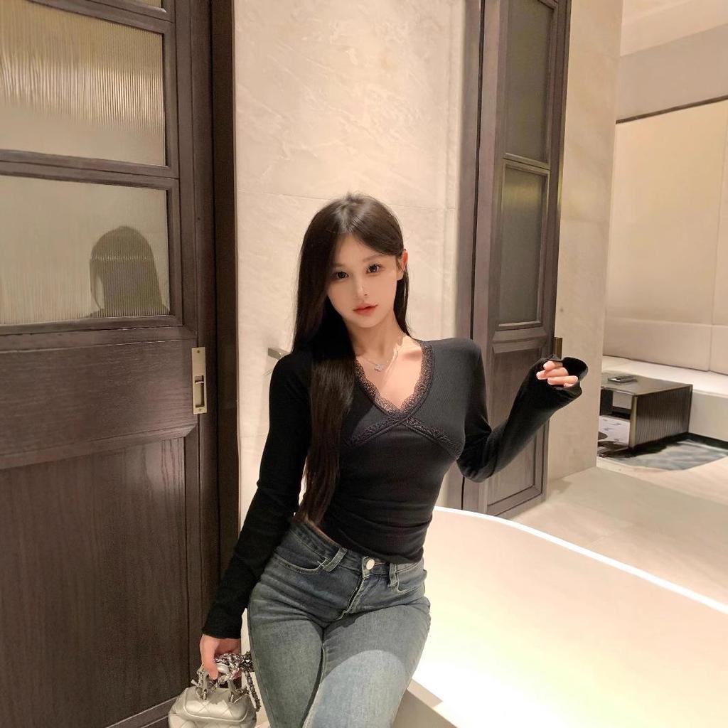 Women's Spring & Autumn Lace Trim V-Neck Slimming Shirt: Elegant & Chic