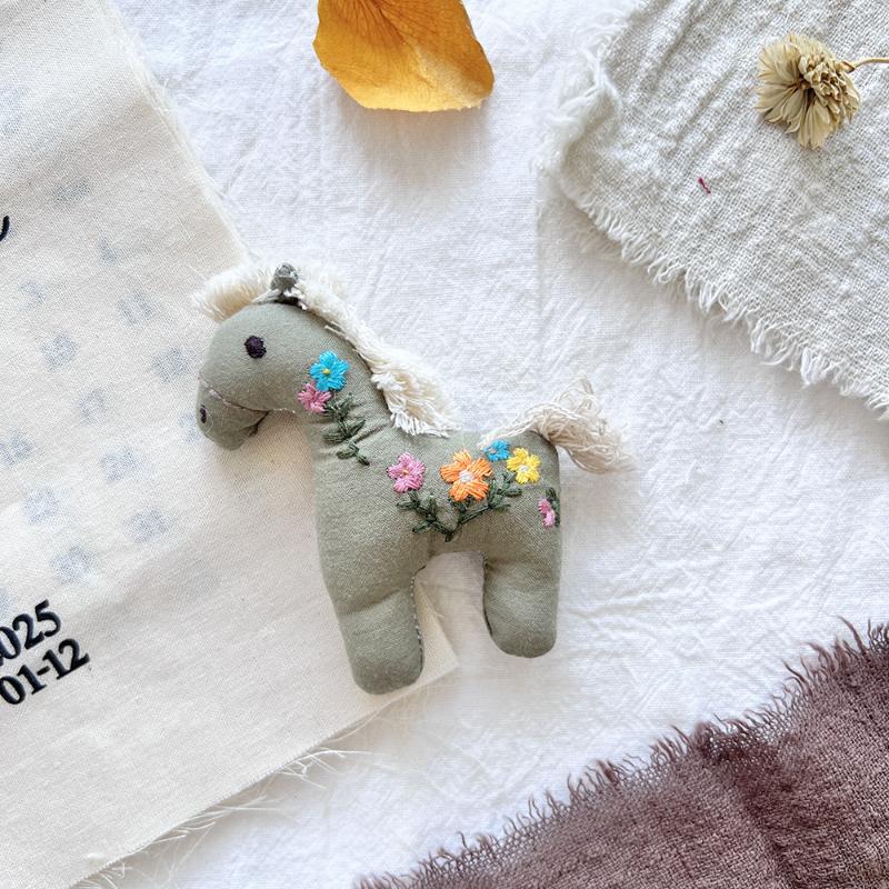 Handgemaakte Stof Pony Met Borduur Broche Pin Cartoon Dames Kleding Sieraden Accessoires Paard Corsage