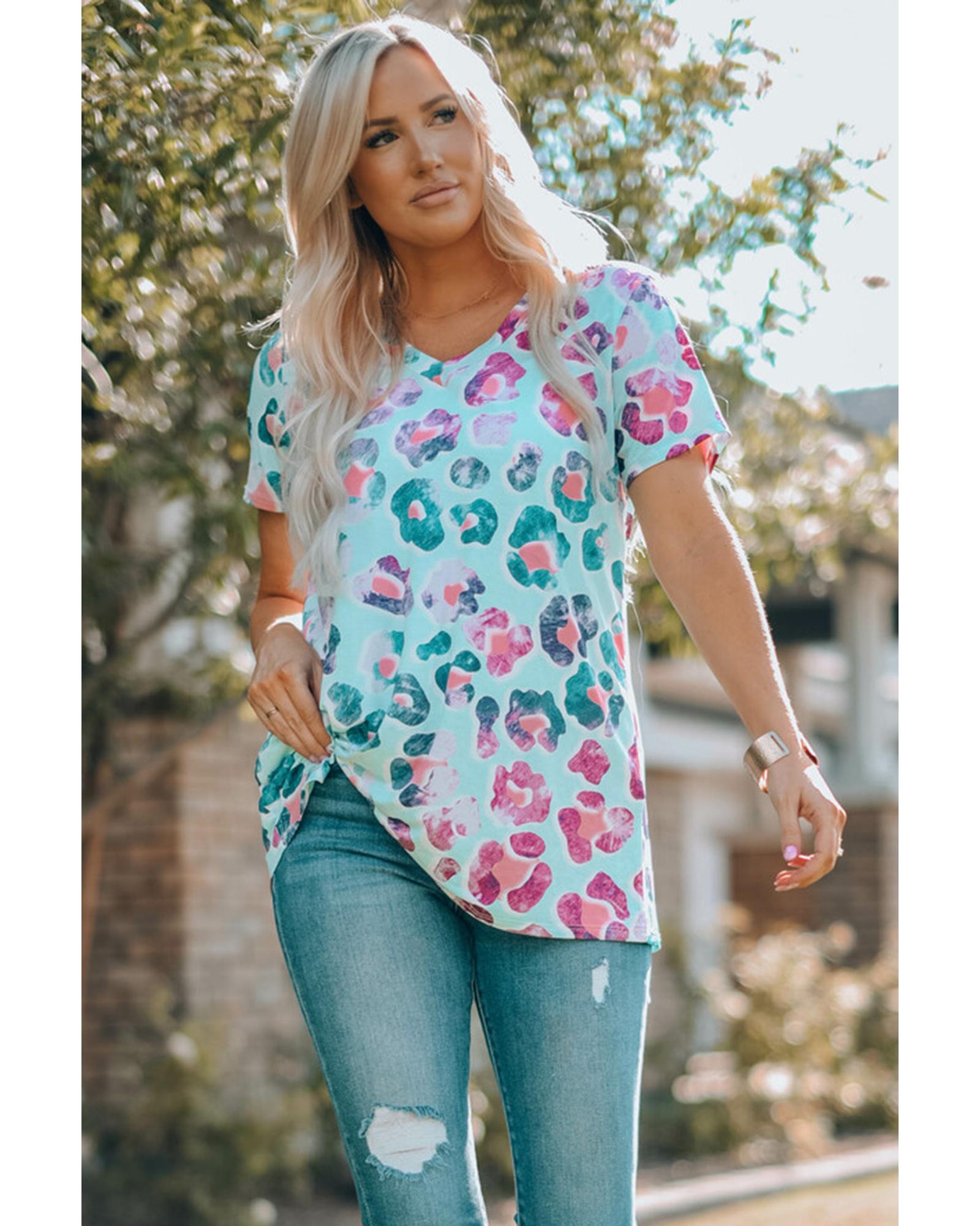 

Azura Exchange Short Sleeves V Neck T-Shirt M леопардовий