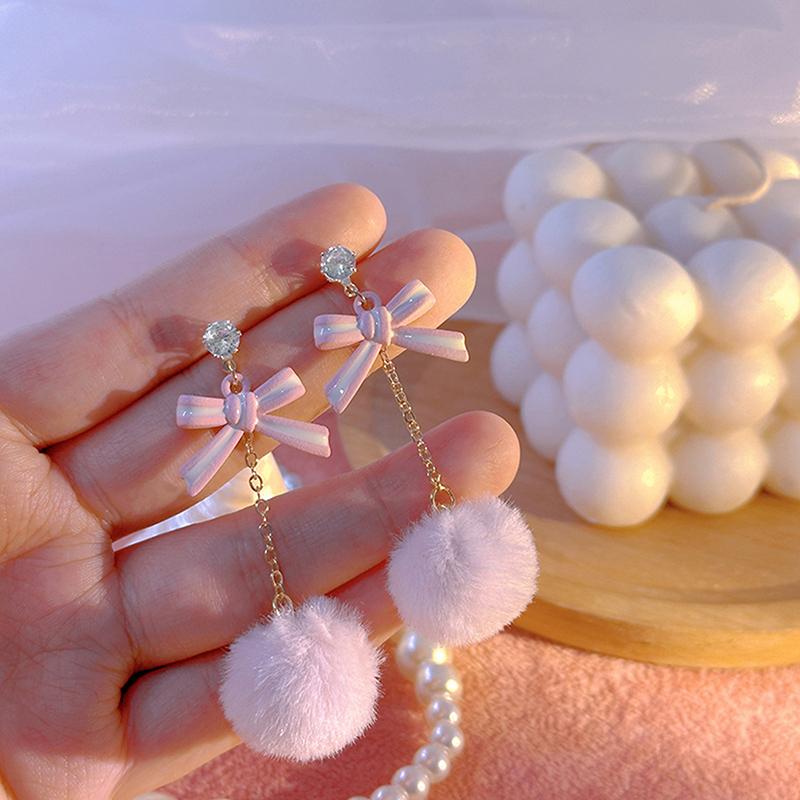 עגילי דוב מצויר צבעוני ענן כדור פרווה פשוטים וחמודים דוב אסימטריים יצירתיים תכשיטי מסיבה מתנה אביזרים