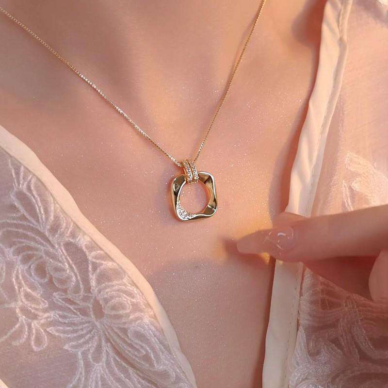 Colar Pingente Geométrico de Prata - Elegante Corrente Clavicular de Alto Padrão para Moda Outono/Inverno