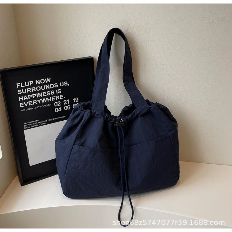 2025 New Solid Color Large Capacity Niche Design Fashionable Versatile Shoulder Bag Handbag Student Class Tote Bag