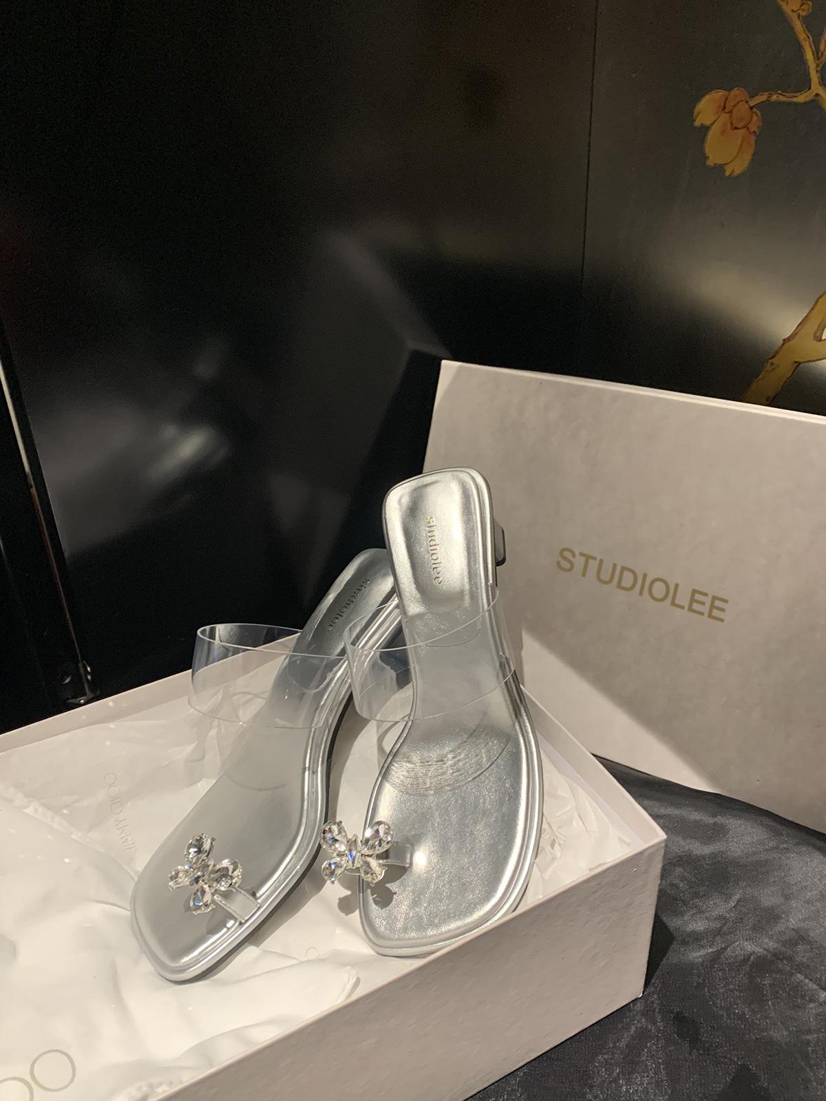 

Виноградная мать studiolee изысканная бабочка стразы темперамент квадратный носок увеличение роста прозрачный ремень высокий каблук крутые шлепанцы женские летние 34