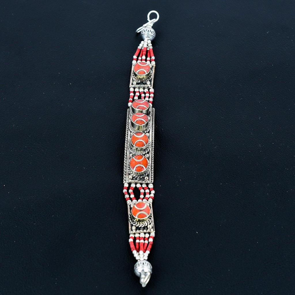 Rote Koralle Armband Tibetsilber Armband Handgefertigter Schmuck Ethnisch Tribal Nepalesisches Armband Nepal Schmuck Statement Armband Geschenk für Mama