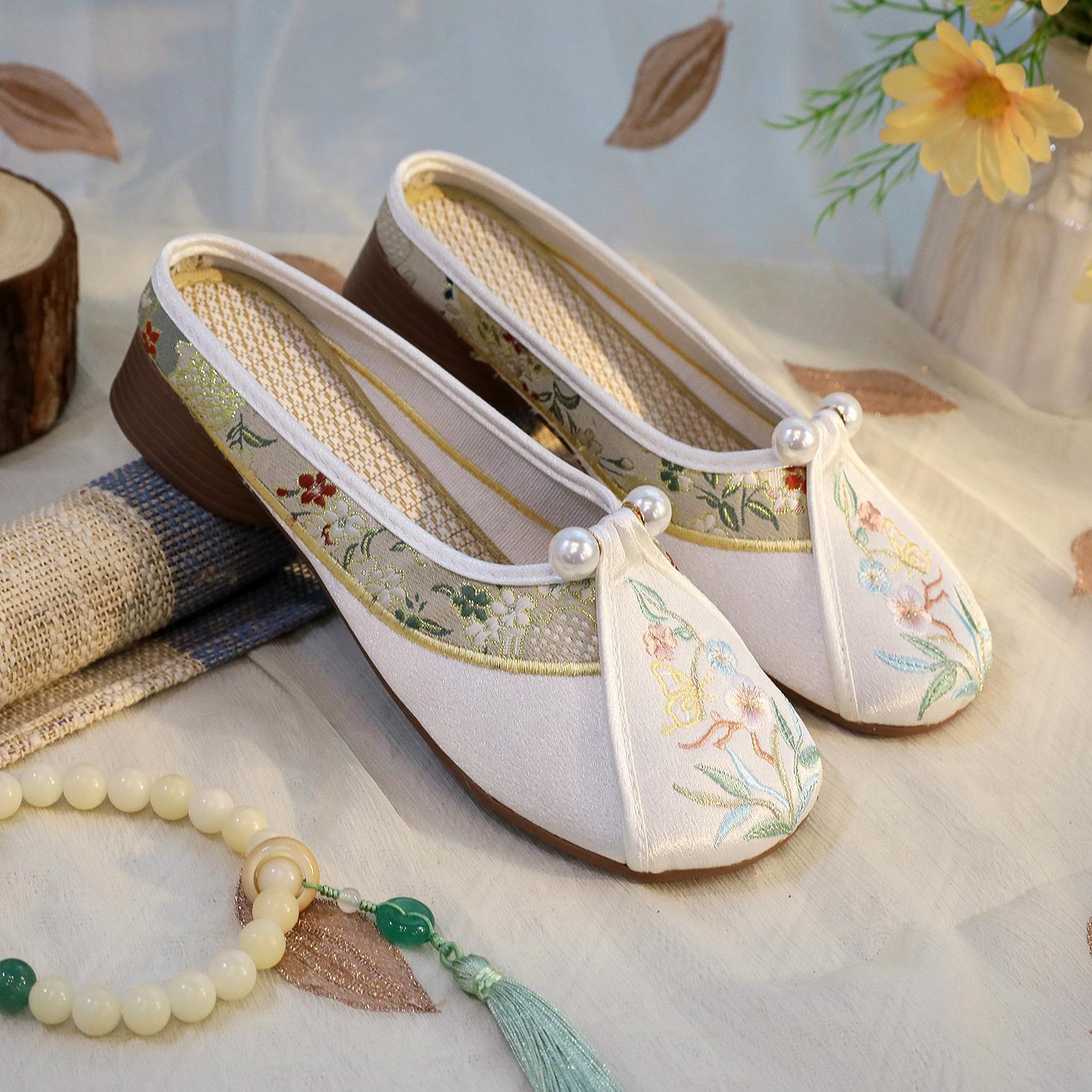 Yuhuan slippers new embroidered home flat bottom ethnic style splicing cloth Guochao ethnic style embroidered slippers 34 белый 2734₽