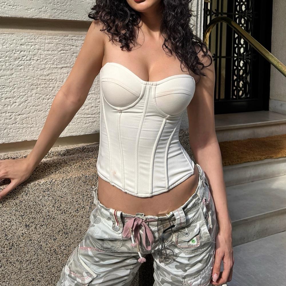 Q Noble, the new slim-fitting corset, fish bones gathered, chest cup exposed, and corset women