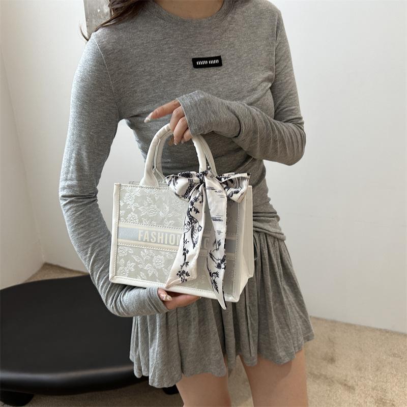 One-shoulder Crossbody Bag Simple and Fashionable Large Capacity Tote Bag for Women In Summer New Niche Commuting Carry