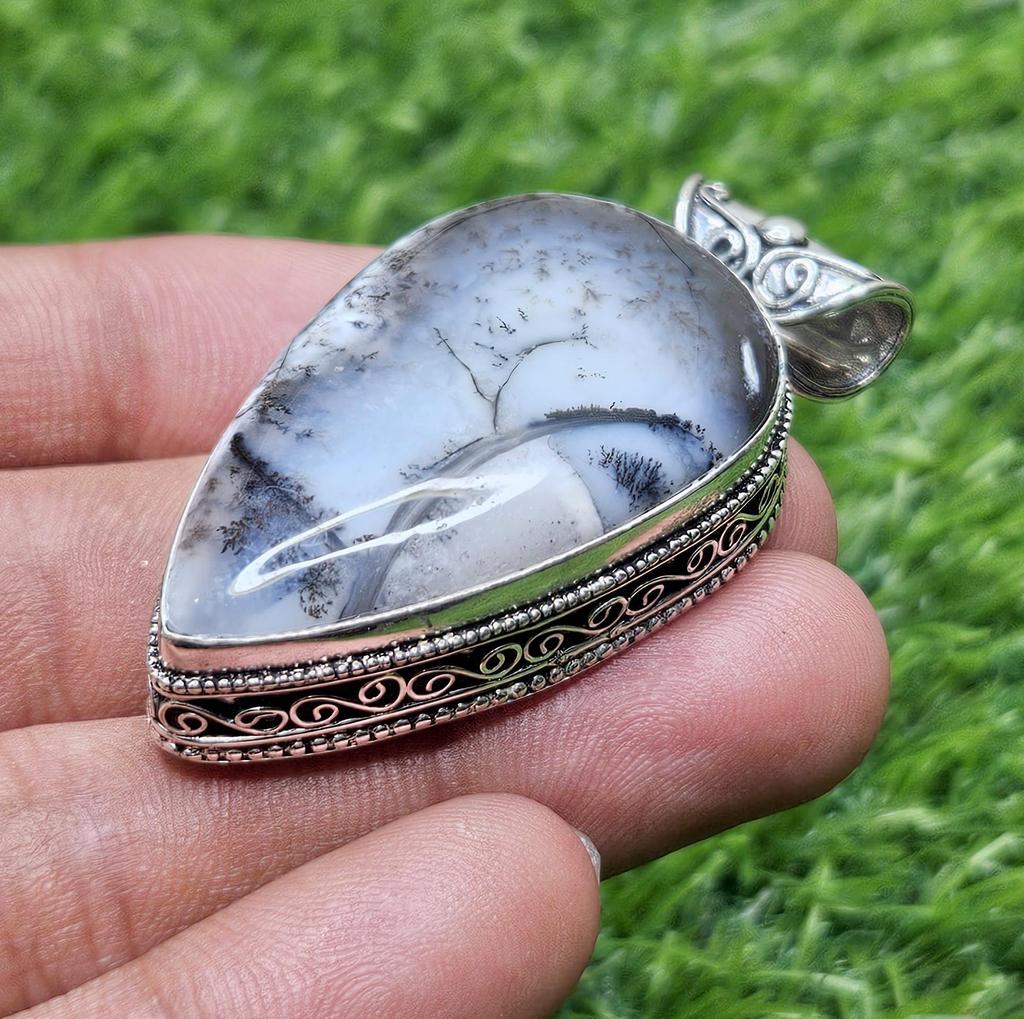 Naturalny wisiorek z agatu dendrytowego, wisiorek ze srebra próby 925, wisiorek srebrny w kształcie gruszki, prezent dla niej