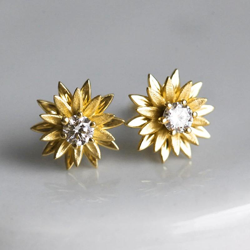 1 Pair of 18K Silver-plated, Inlaid with Synthetic Zircon, Fashionable, Niche, Exquisite Flower Stud Earrings