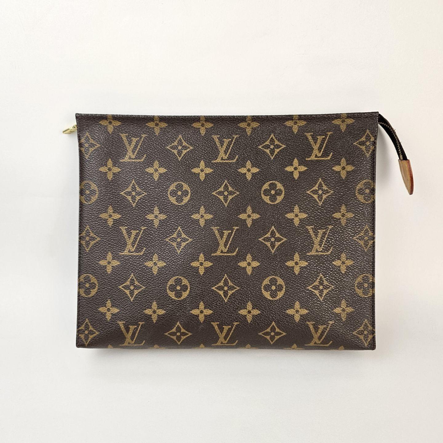 [Pre-Owned] Louis Vuitton Poche Toilette Gm  Brown Monogram Canvas  - Excellent #1QIZ7O0 ONE SIZE