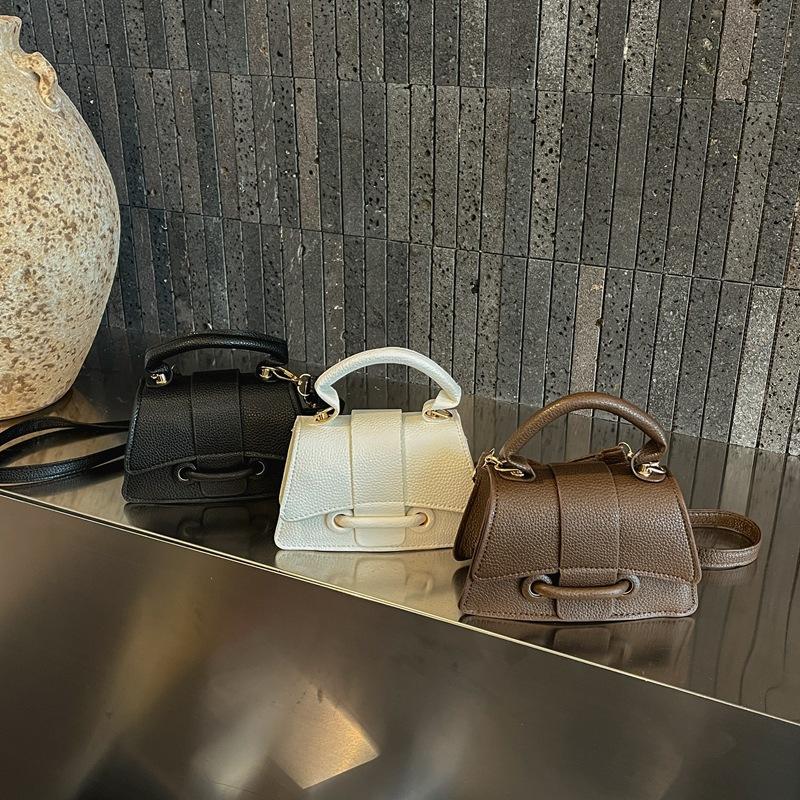 A Niche Handbag with Versatile Style - A Mini Crossbody Bag for Single Use