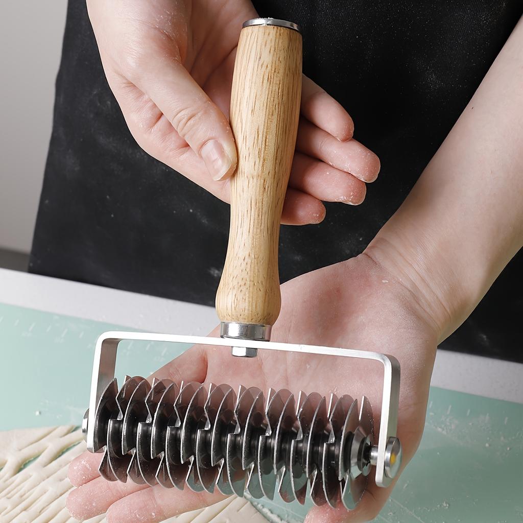 1pc Stainless Steel Pizza Grid Roller with Wooden Handle , Perfect for Dough, Cookies, Bread, and Pastry Cuts , Ideal for Baking and Pastry Decorating