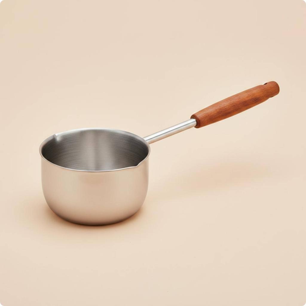 Oil Pot Thickened Body Long Handle Oil Pot Titanium Saucepan Flame-Resistant Proof Saucepan with Pour Spout Rust Resistant