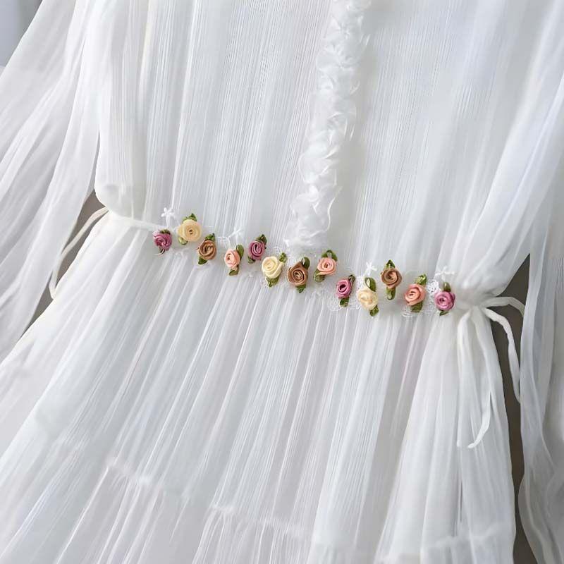 Lockeres und bequemes weißes Boho-Maxikleid für den Sommer