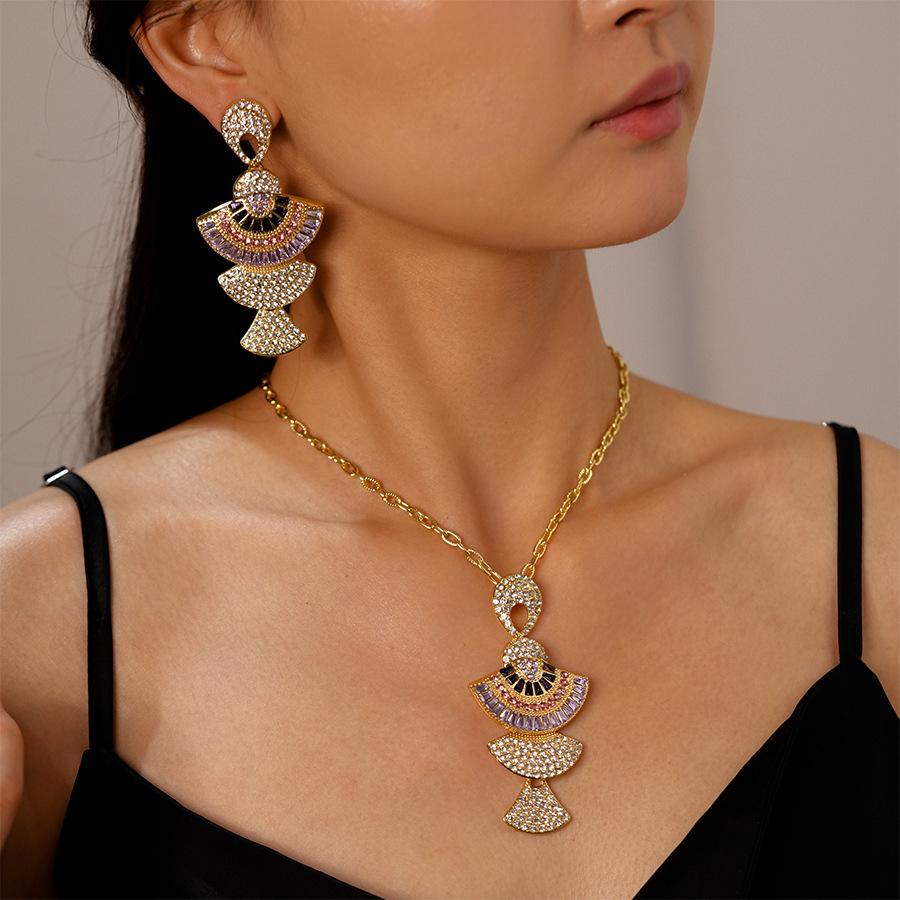 Diamond-encrusted zircon fan-shaped geometric necklace, personality temperament, collarbone necklace
