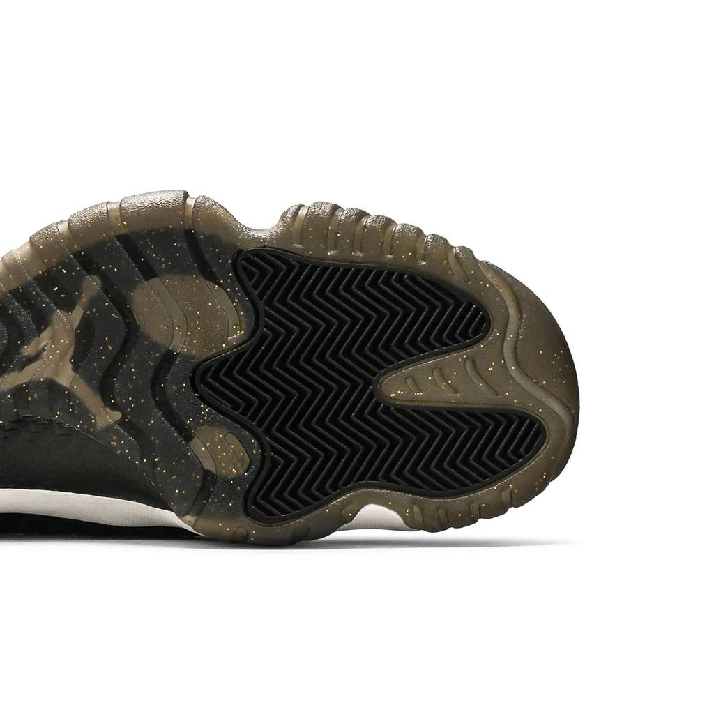 Air Jordan Future 'Black' (Unisex) Black / White-Metallic Gold-Black Vintage Basketball Shoes 656503 031