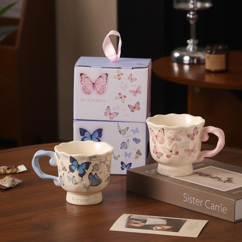 Kreatywny ceramiczny wysoki kubek w stylu ins, premium kubek do kawy, herbaty, wody z motylami, do biura, domu, na śniadanie