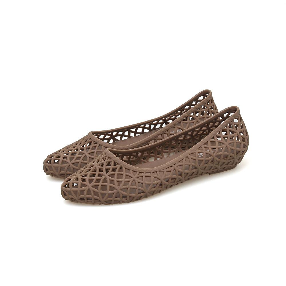Fashion Sandals Women's Summer Flat 2025 New Versatile Work Shoes Hollow Non-slip Beach Shoes