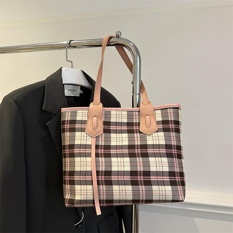 

Корейская версия модной сумки-тоут большой вместимости для поездок на работу, женская 2025, универсальная клетчатая, новая повседневная сумка-тоут, сумка-ведро на плечо розовый