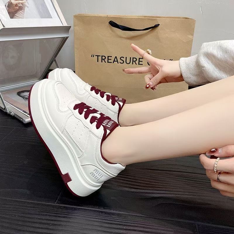 Korean version breathable little white shoes women's explosion shows small feet and thick soles increase height leisure sports muffin shoes 2025 spr