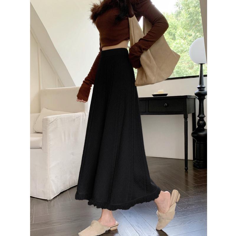 Title: "Elegant Autumn Tassel Knit Skirt - Chic & Artistic Everyday Wear"