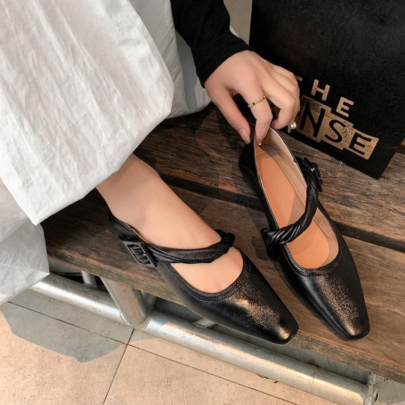 New women's fashion single shoes pointed leather non-slip beef tendon sole sheepskin women's shoes low heel large size four-season small leather shoes