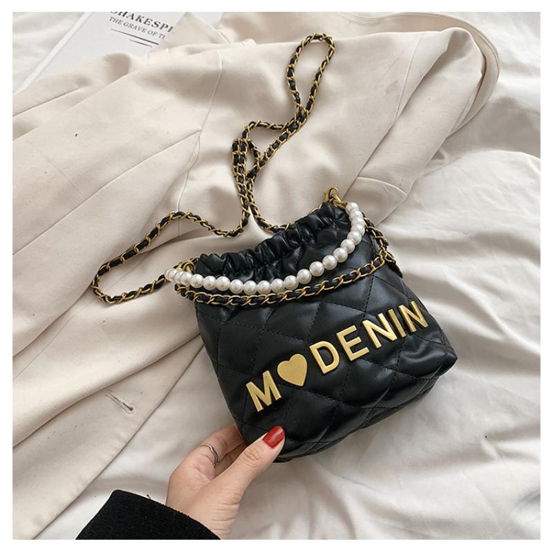 Осень-зима 2023, новый маленький ароматный рюкзак для мобильного телефона, модная сумка с цепочкой и цепочкой для маленьких девочек, сумка с жемчужной цепочкой чёрный