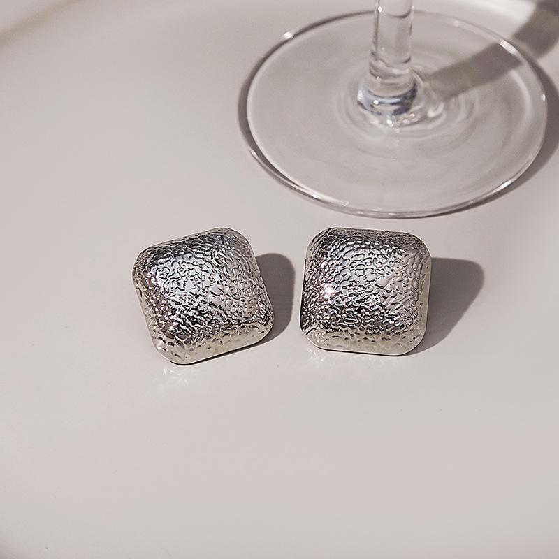 Retro Geometric Metal Stud Earrings, Simple Wave Texture Hong Kong Style Earrings, Niche High-End Square Earrings.