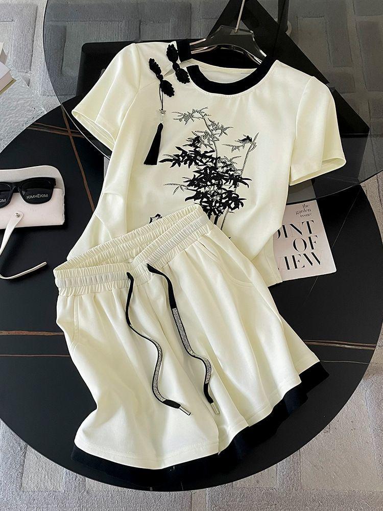 

2026 Women s Summer Rhinestone Sportswear Set: Trendy Chinese-Style Short Sleeve & Shorts Two-Piece, Slimming & Versatile M [Recommended 80-100 jin]