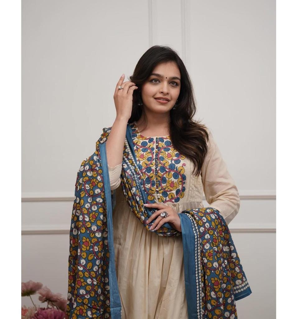 Beautiful Designer Cotton Off White Kurti Set Women Bollywood Party Wear Kurta Pant Dupatta Set