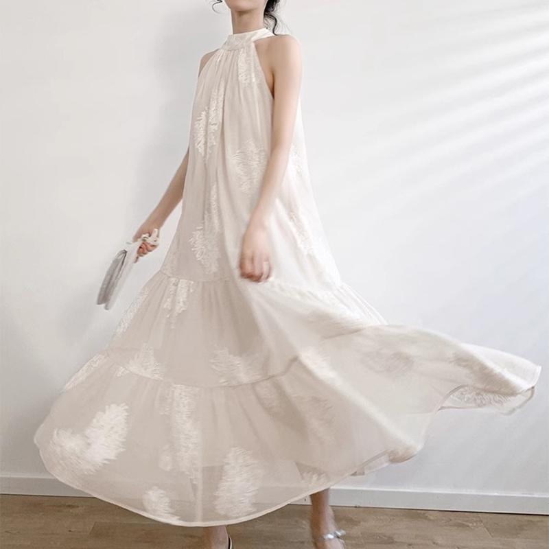 French Temperament Lace Embroidery Seaside Resort Style Sexy Loose Hanging Neck Character Sleeveless Midi Dress Women Summer 2024 New