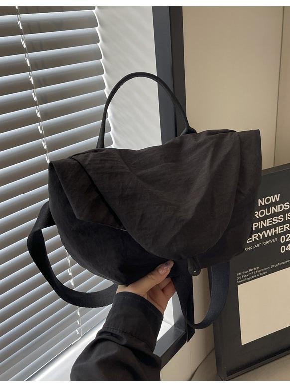 

2024 новая модная однотонная простая трендовая универсальная повседневная сумка через плечо легкая спортивная сумка-мессенджер чёрный