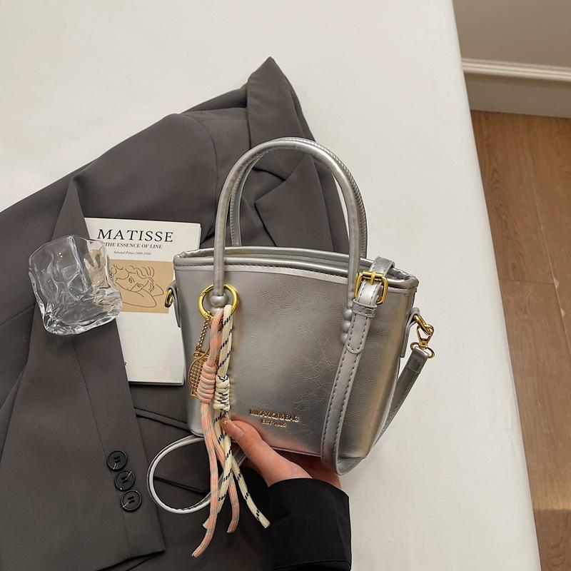 High-end Contrasting Color Portable Bucket Bag Women's New Spring and Summer Fashion Messenger Bag Commuter Small Bag