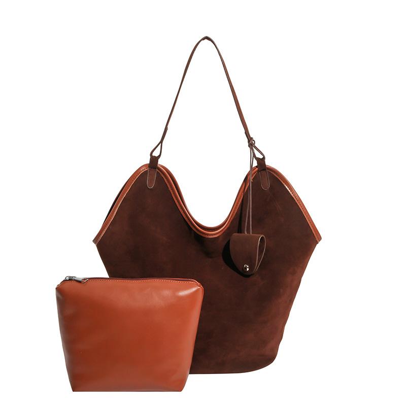 

2025 winter new retro shoulder bag versatile premium sense child and mother bag large capacity commuter portable tote bag women without small bag