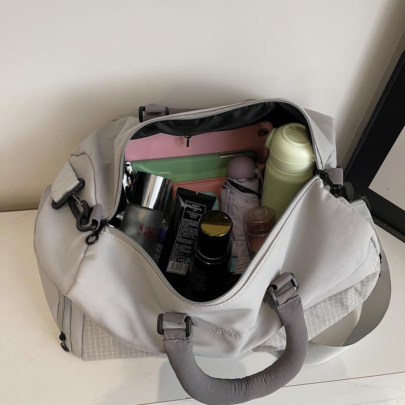 Short-haul travel bag women's lightweight multi-functional messenger sports fitness bag portable business trip large-capacity storage duffel bag