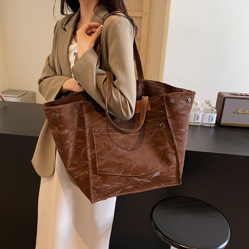 Large Capacity Temperament Commuter Tote Bag for Ladies 2026 Oversized Women's Fashion Retro Shoulder Shopping Bag High Sense