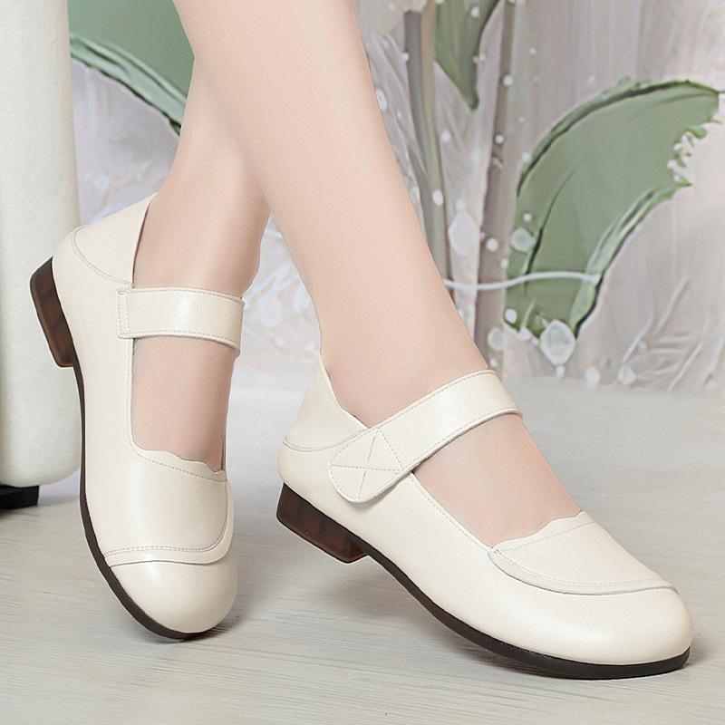 Fashion Spring Summer Soft Leather Mother Flats Soft Bottom Comfortable Breathable Casual Shoes Simple Fashion Temperament Trend 2024
