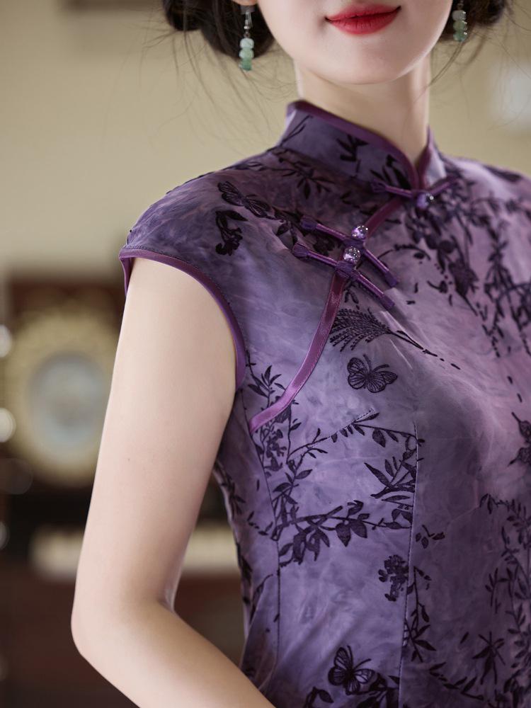 Bei Zhi Yun Elegant Retro Green Chinese Crescent Sleeve Cheongsam for Women - Autumn/Winter 2025
