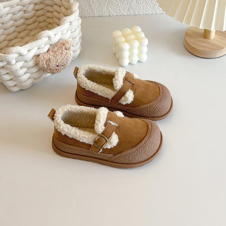 

Корейская версия бархатных теплых пушистых туфель для девочек 2025 осень-зима новая детская обувь Бокен на мягкой подошве среднего размера и мужская обувь Дуду 33 темно-коричневого