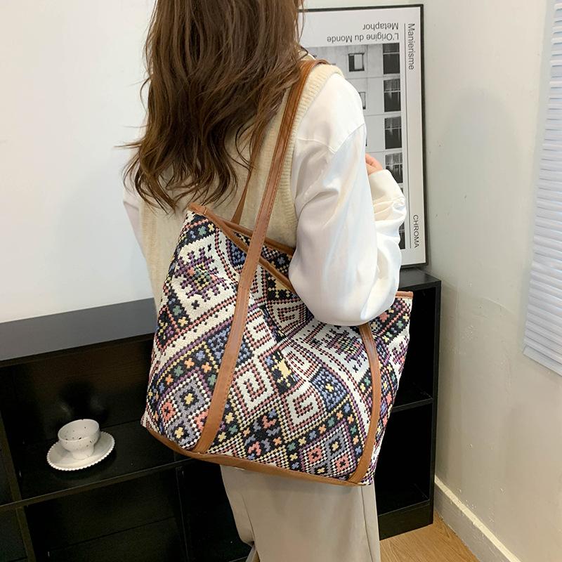 Trend Simple Large-capacity Bag Women's 2025 Popular Autumn New Trendy Fashion Contrasting Color Single Shoulder Ethnic Style Tote Bag