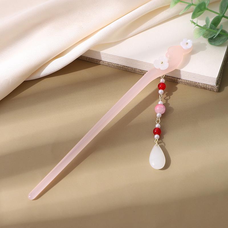 Exquisite geschnitzte Jade-Quaste Haarnadel für Hanfu und Hochsteckfrisuren für historische Kostüme