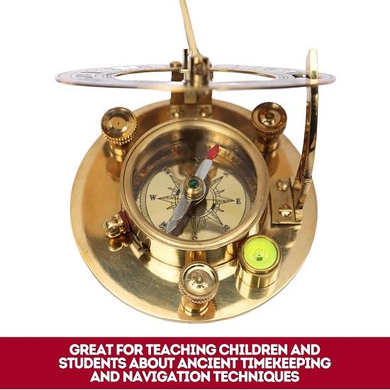 Instrument de navigație retro, cadou auriu nautic, vine într-o carcasă rafinată din piele cu granulație superioară, cu detalii complicate, cadran solar lustruit Steampunk