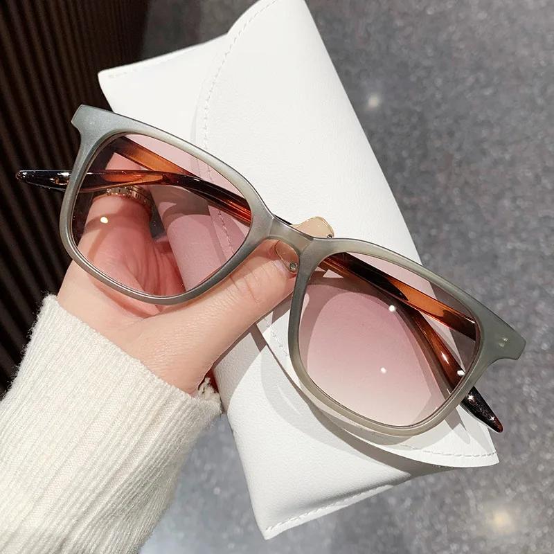 New Personality Square Frame Sunglasses Retro Yellow Men Fashion Frosted Small Frame Glasses Women Trend Two-tone Sunglasses