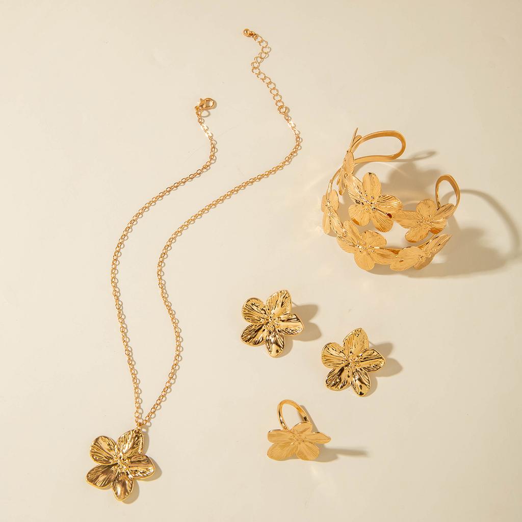 Exquisite Irregular Luxury Creative Polygon Geometric Leaf Texture Flower Earrings Necklace Set Accessories