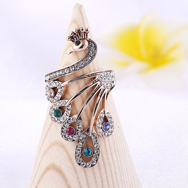 

Животное Красочные полые павлины кольца Дикие женщины Богемские пальцы Кольцо Шарфы Пряжка