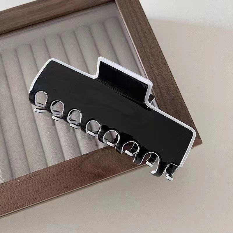 Chic Elegant Black White Acetate Geometric Hair Claws for Women Poluplar Crab Shark Catches Acrylic Clips Korean Accessories