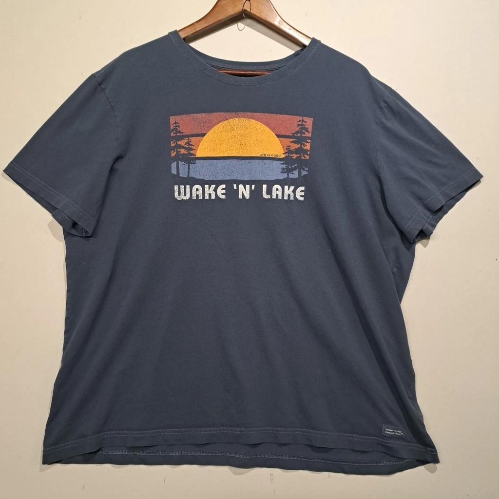 Life Is Good Maglietta da Uomo Wake N Lake Crusher T-Shirt 2XL XXL Blu